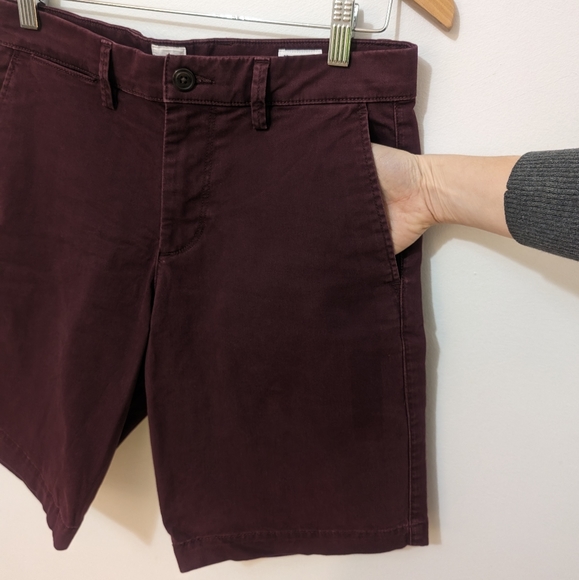 GAP Burgundy Essential Khaki 10" Shorts (Size 29) - Picture 3 of 8